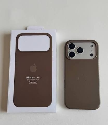 iPhone 17 Pro Leather Case with MagSafe